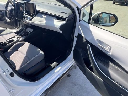Used 2021 Toyota Corolla SE image 30
