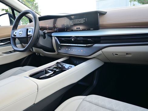 Certified 2025 Nissan Murano Platinum w/ Cargo Package image 19