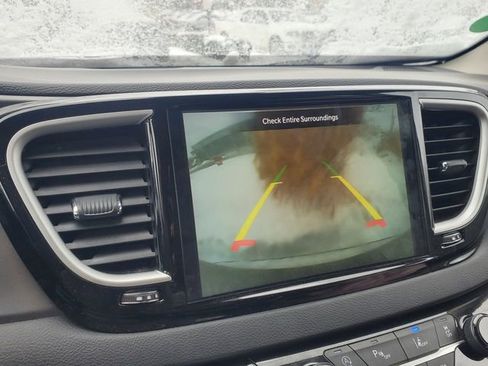 Certified 2024 Chrysler Pacifica Touring-L image 12