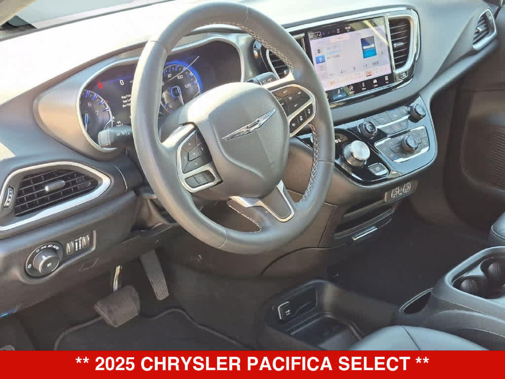 Used 2025 Chrysler Pacifica Select FWD image 2