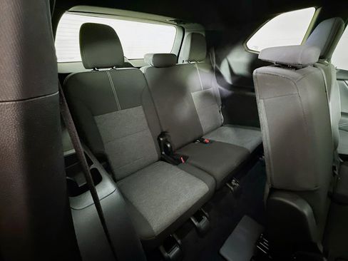 Used 2025 GMC Acadia Elevation image 14