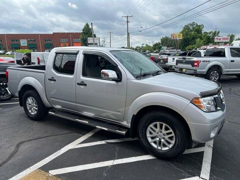 Used 2017 Nissan Frontier SV w/ SV Value Truck Package RWD image 5