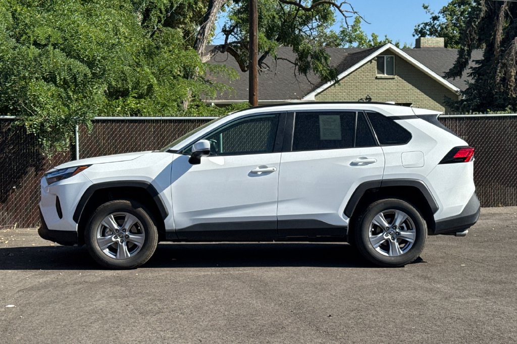 Used 2025 Toyota RAV4 XLE AWD/4WD image 15