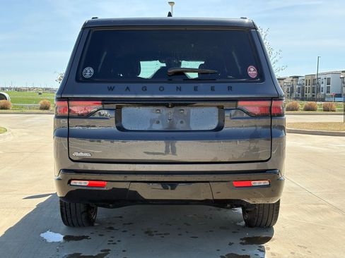 Used 2024 Jeep Wagoneer Series II image 6