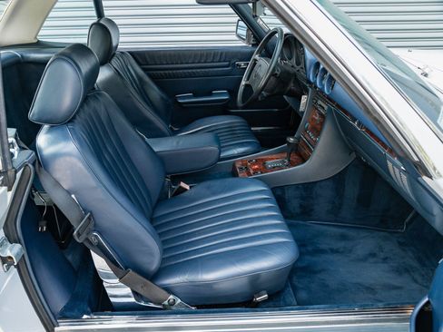 Used 1987 Mercedes-Benz 560 SL image 24