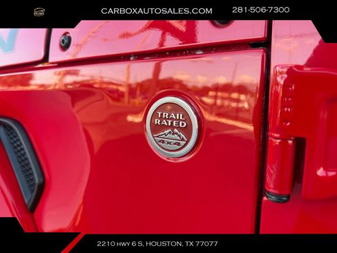 Used 2025 Jeep Wrangler Unlimited Rubicon AWD/4WD image 30