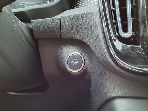 Certified 2023 Volvo XC40 B5 Plus w/ Protection Package Premier image 24