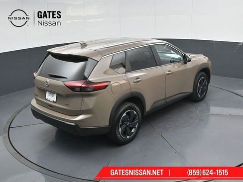 Used 2025 Nissan Rogue SV AWD/4WD image 41
