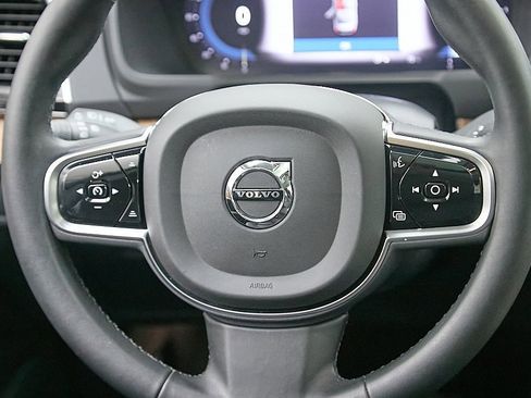 Used 2023 Volvo XC90 B5 Plus image 28