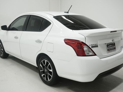 Used 2015 Nissan Versa FWD image 4