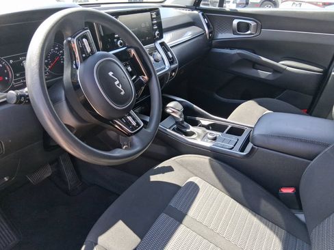 Used 2023 Kia Sorento LX AWD/4WD image 11