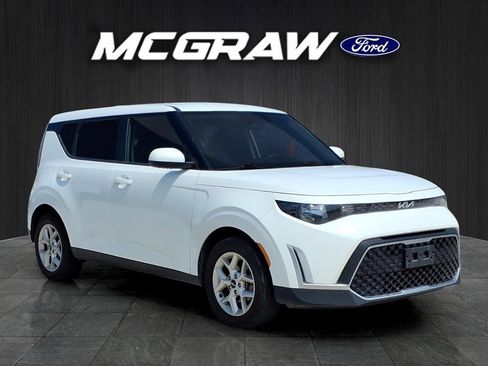 Used 2024 Kia Soul LX w/ Option Group 015 FWD image 3