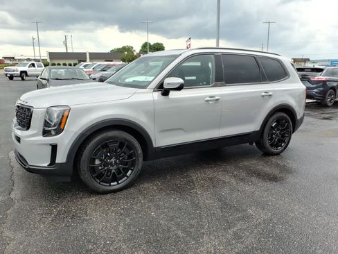 Used 2022 Kia Telluride EX w/ EX Premium Package AWD/4WD image 3
