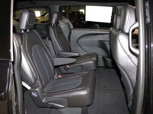 New 2026 Chrysler Pacifica Select w/ S Appearance Package image 28