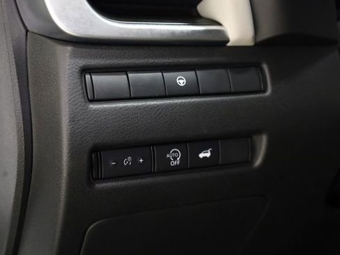 Used 2025 Nissan Rogue SV AWD/4WD image 14