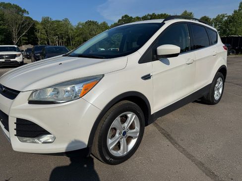 Used 2016 Ford Escape SE w/ Equipment Group 201A FWD image 9