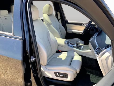 Used 2022 BMW X5 xDrive40i w/ M Sport Package AWD/4WD image 9