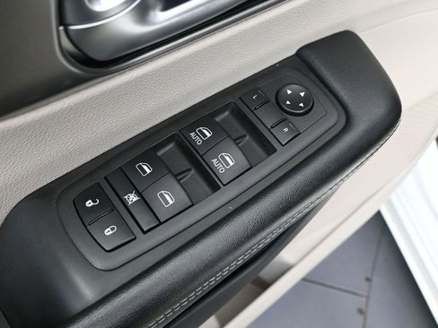 Used 2022 Chrysler Pacifica Touring-L FWD image 20