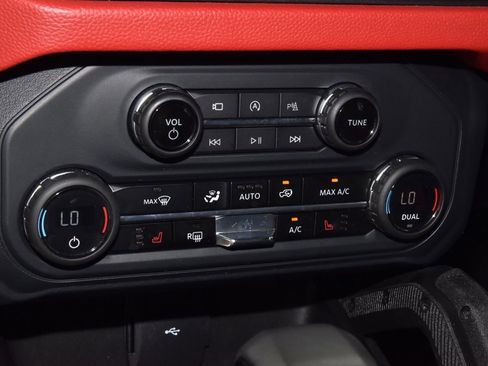 Used 2023 Ford Bronco Wildtrak AWD/4WD image 30