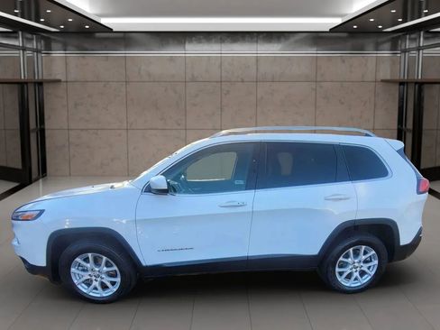 Used 2018 Jeep Cherokee Latitude Plus w/ Trailer Tow Group image 2