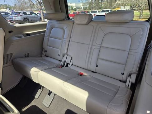 Used 2019 Lincoln Navigator Reserve image 13
