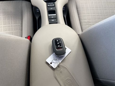 Certified 2025 Honda HR-V LX image 34