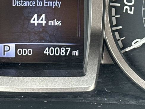 Used 2023 Toyota Tacoma SR5 w/ SR5 Appearance Package RWD image 26