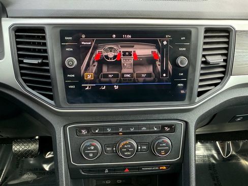 Used 2021 Volkswagen Atlas SE w/ Panoramic Sunroof Package FWD image 16