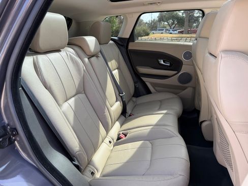 Used 2016 Land Rover Range Rover Evoque SE image 12