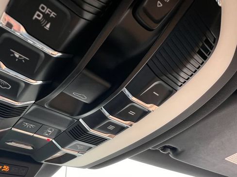 Used 2021 Porsche Macan AWD/4WD image 28