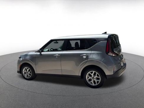 Used 2025 Kia Soul LX w/ LX Technology Package FWD image 10