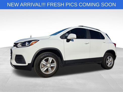 Used 2022 Chevrolet Trax LT w/ Driver Confidence Package image 2