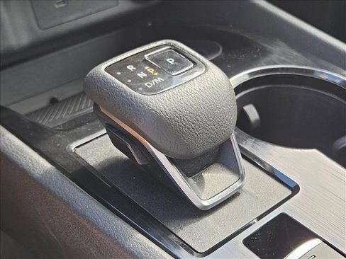 Used 2024 Nissan Rogue S image 10