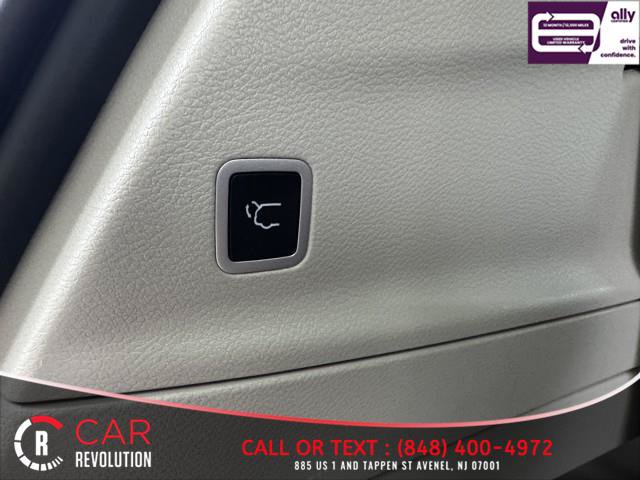Used 2023 Chrysler Pacifica Touring-L FWD image 9