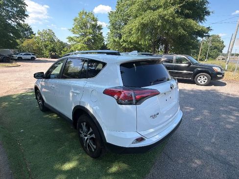 Used 2017 Toyota RAV4 LE AWD/4WD image 5