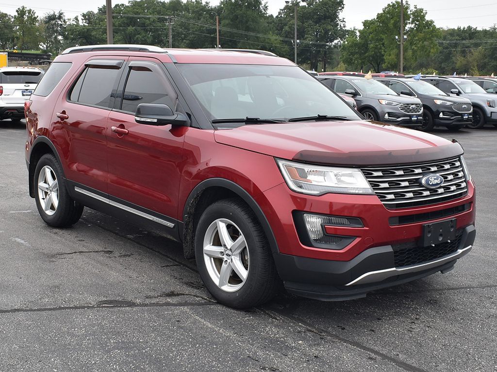 Used 2016 Ford Explorer XLT w/ Equipment Group 202A AWD/4WD image 3