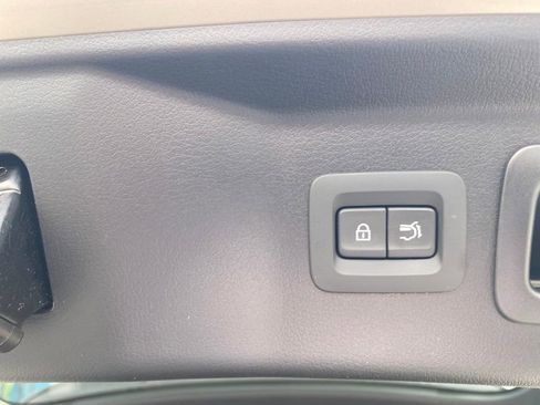 Certified 2025 MAZDA CX-70 Plug-In Hybrid w/ Premium Pkg AWD/4WD image 22