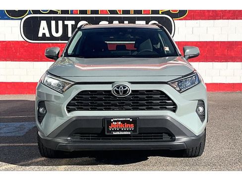 Used 2021 Toyota RAV4 XLE w/ Convenience Package image 3