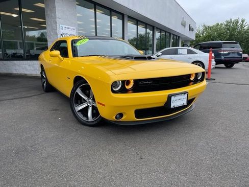 Used 2017 Dodge Challenger R/T Plus RWD image 3