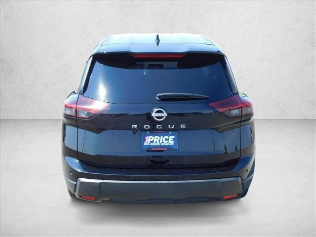 Used 2024 Nissan Rogue S FWD image 11