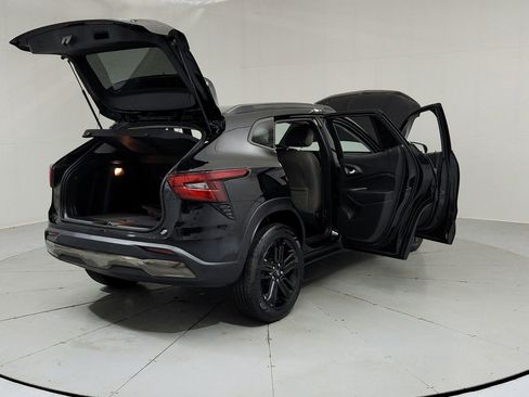 Used 2025 Chevrolet Trax ACTIV w/ Driver Confidence Package FWD image 10