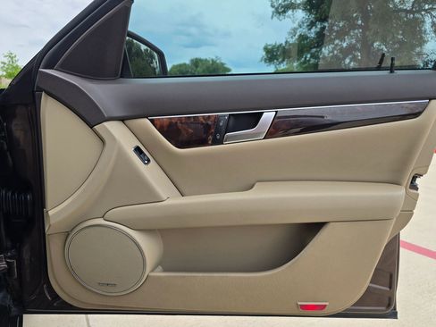 Used 2013 Mercedes-Benz C 250 Sedan image 15