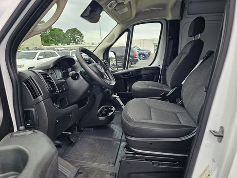 Used 2025 RAM ProMaster 2500 w/ Convenience Group FWD image 19
