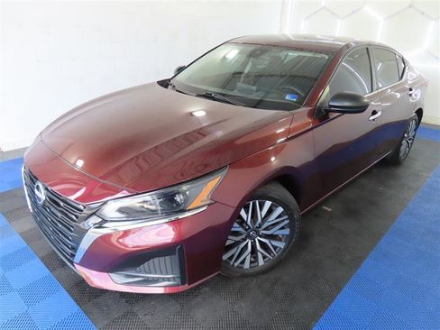 Used 2024 Nissan Altima 2.5 SV FWD image 4
