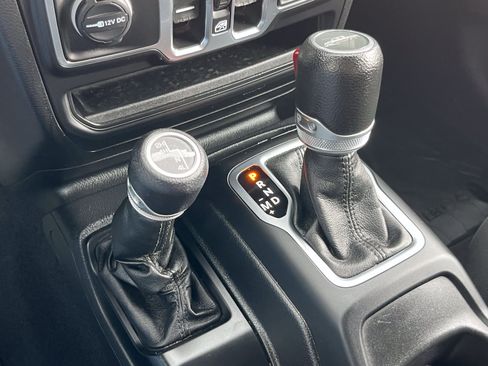 Used 2021 Jeep Gladiator Sport AWD/4WD image 26