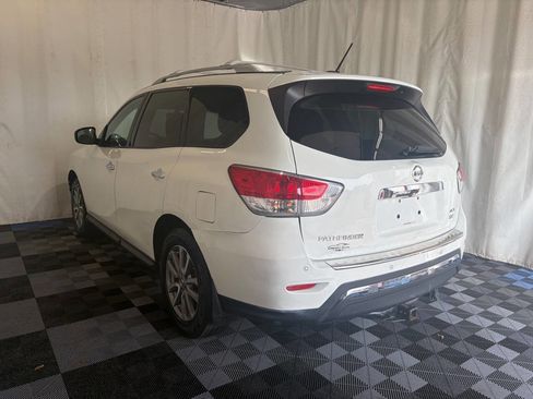Used 2016 Nissan Pathfinder SV image 5