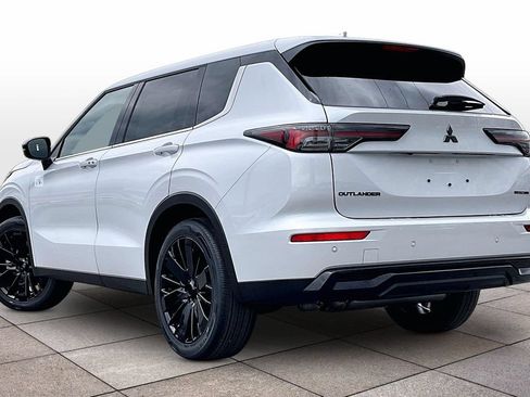 Used 2026 Mitsubishi Outlander LE AWD/4WD image 3