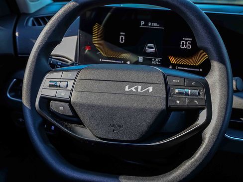 Certified 2025 Kia K4 LXS image 9