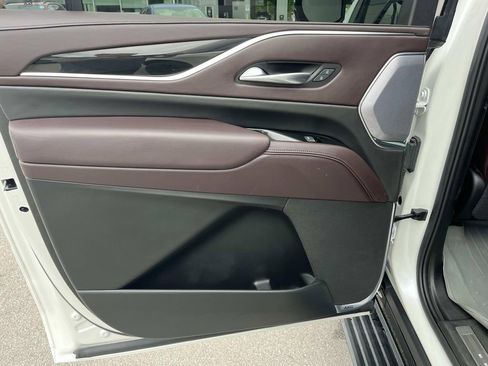 Used 2022 Cadillac Escalade ESV Sport Platinum AWD/4WD image 18