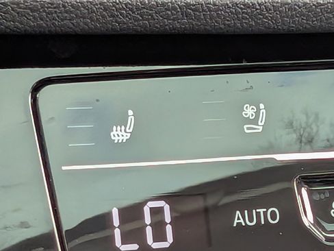 Used 2025 Volkswagen Jetta SEL image 33